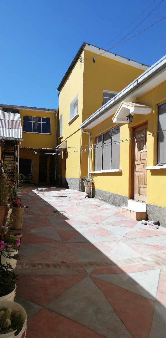 Casa en Villa Copacabana en La Paz 6 dormitorios 5 baños  Foto 2