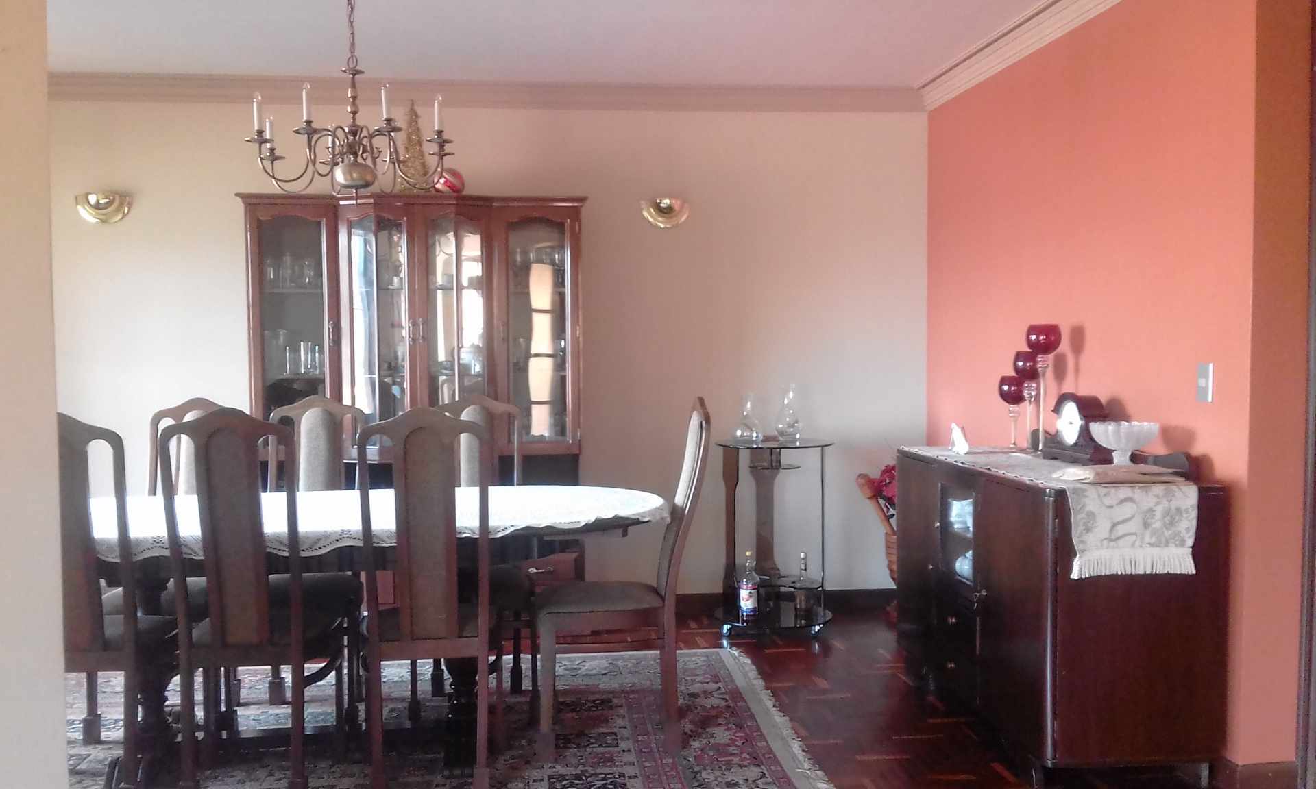 Casa en Aranjuez en Cochabamba 6 dormitorios 5 baños 4 parqueos Foto 2