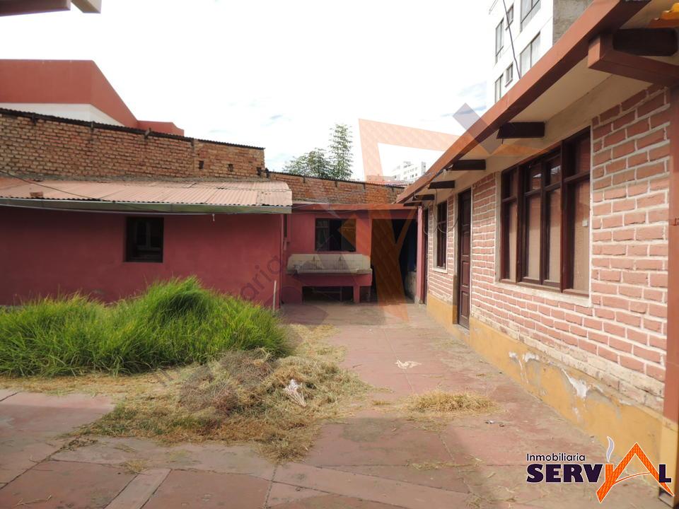 Casa en Cala Cala en Cochabamba 6 dormitorios 2 baños 2 parqueos Foto 4