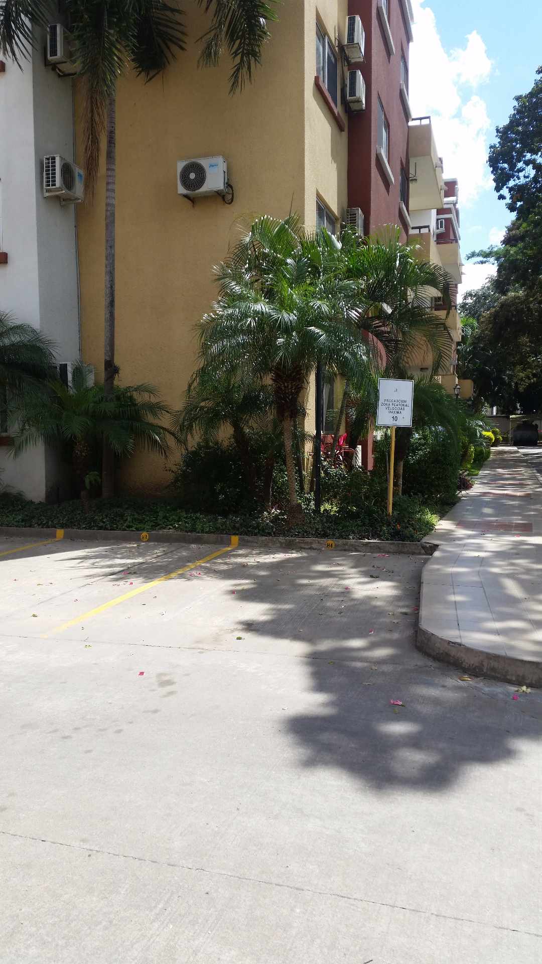 Departamento Avenida Banzer entre 4to y 5to anillo Condominio San Diego Foto 5
