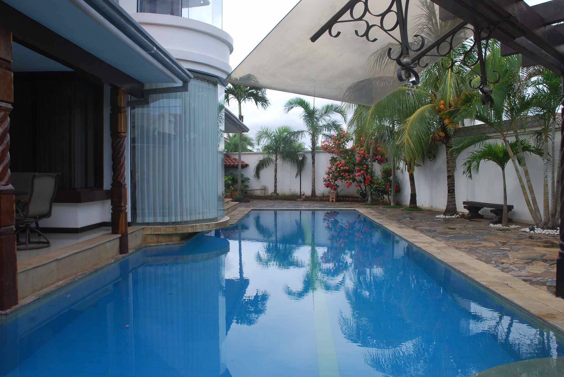 Casa en Venta Cerca km 8,5 Avenida Banzer, 8vo Anillo. 6 dormitorios 8 baños 7 parqueos Foto 14