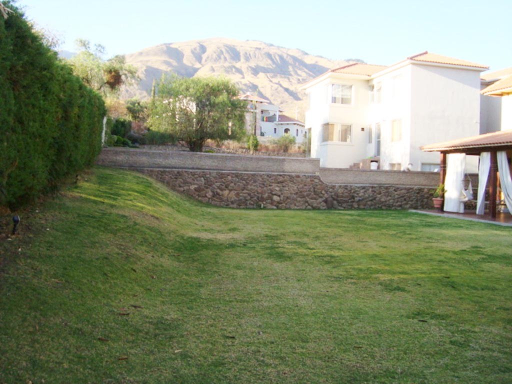 Casa en Villa Taquiña en Cochabamba 4 dormitorios 5 baños 2 parqueos Foto 3