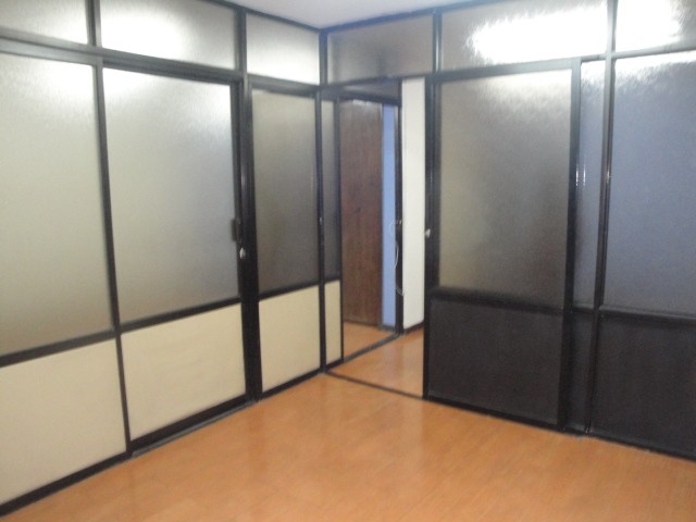 Oficina en AlquilerCalle Loayza Edif. Mcal. de Ayacucho, mezannine Of. 1-B 3 dormitorios 1 baños  Foto 2
