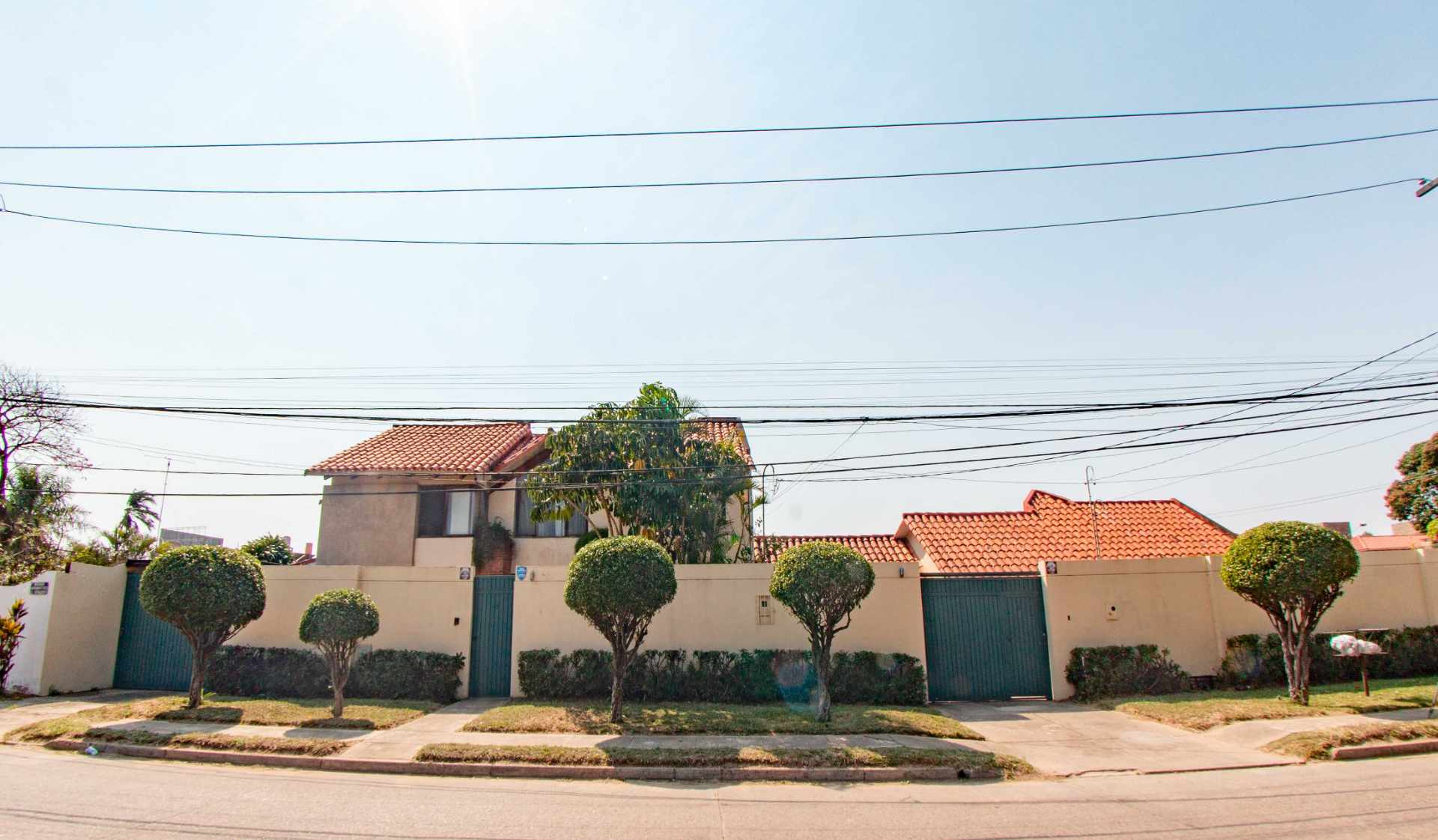 Casa en Venta2do y 3er anillo Av. Santos Dumont, Barrio Aeronautico 5 dormitorios 6 baños 4 parqueos Foto 5