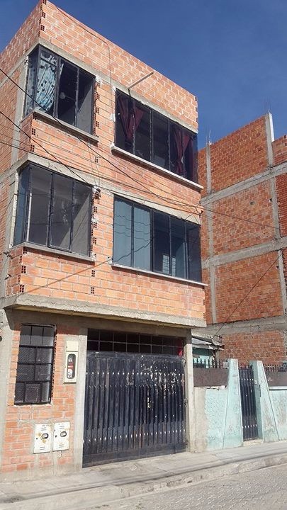 Casa en Ciudad Satélite en El Alto 6 dormitorios 5 baños 3 parqueos Foto 1