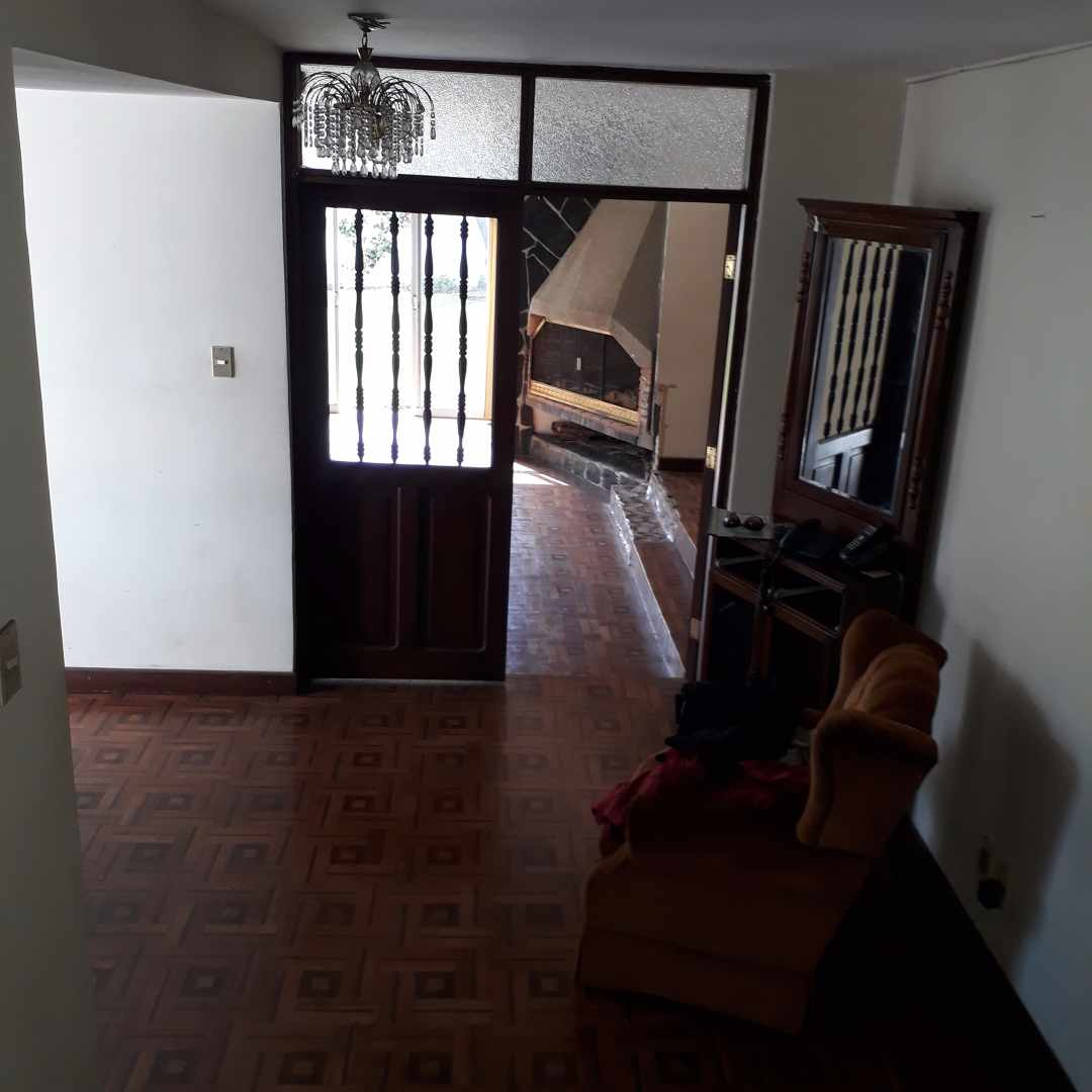 Casa en Calacoto en La Paz 5 dormitorios 5 baños 4 parqueos Foto 2