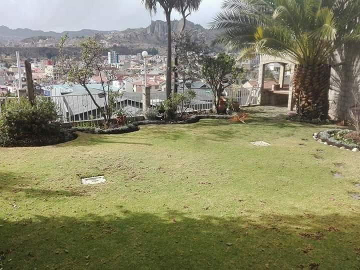 Casa Achumani calle 9 Foto 3