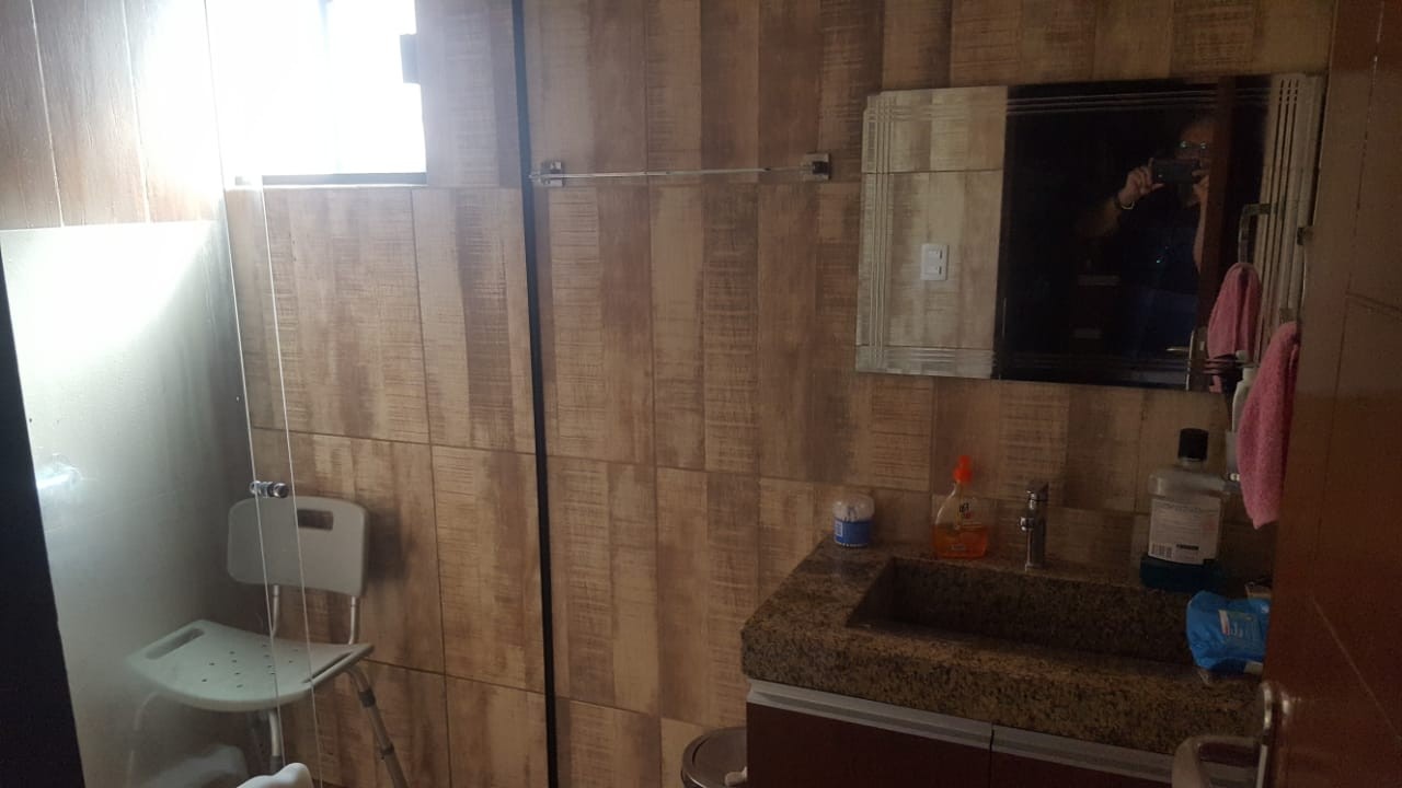 Casa en VentaBarrio GUARACACHI, Av. Rolando de Chazal entre 4to y 5to anillo. Foto 2