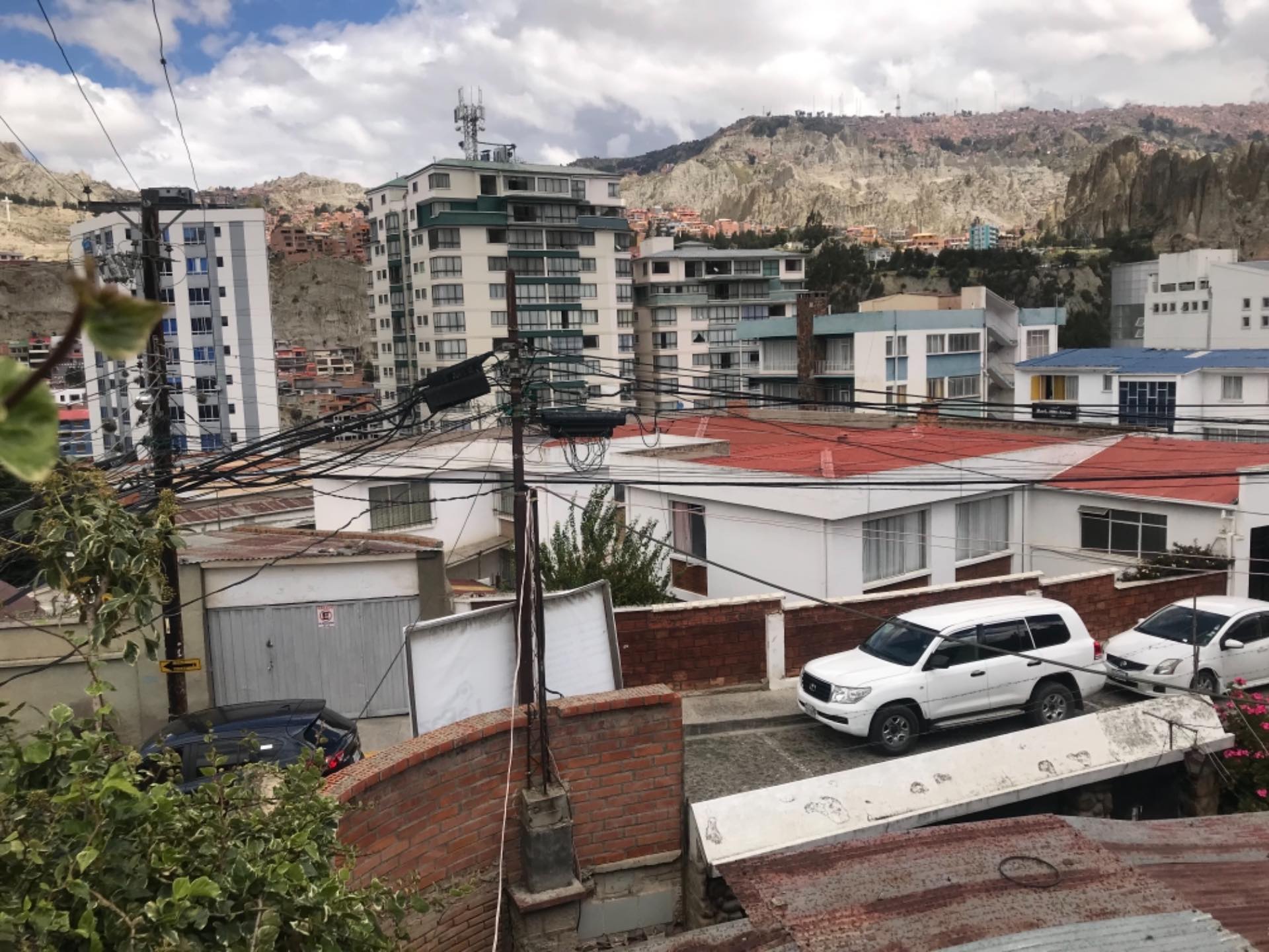 Casa en VentaObrajes calle 1 , a media cuadra de la universidad católica boliviana 7 dormitorios 4 baños 3 parqueos Foto 9