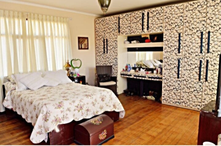 Casa en Sacaba en Cochabamba 4 dormitorios 3 baños 4 parqueos Foto 8