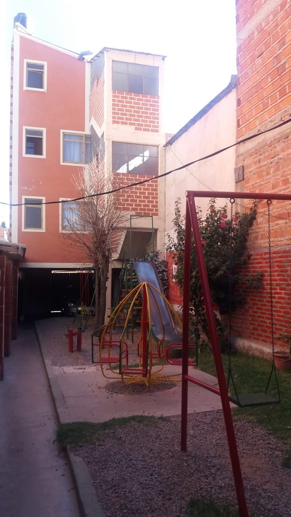 Casa en Sucre en Sucre 4 dormitorios 5 baños 2 parqueos Foto 10