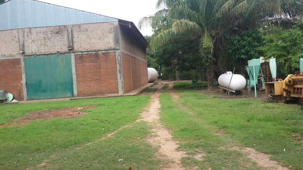 Galpón en VentaTERRENO CON GALPON EN ZONA URBANA DE COTOCA Foto 5