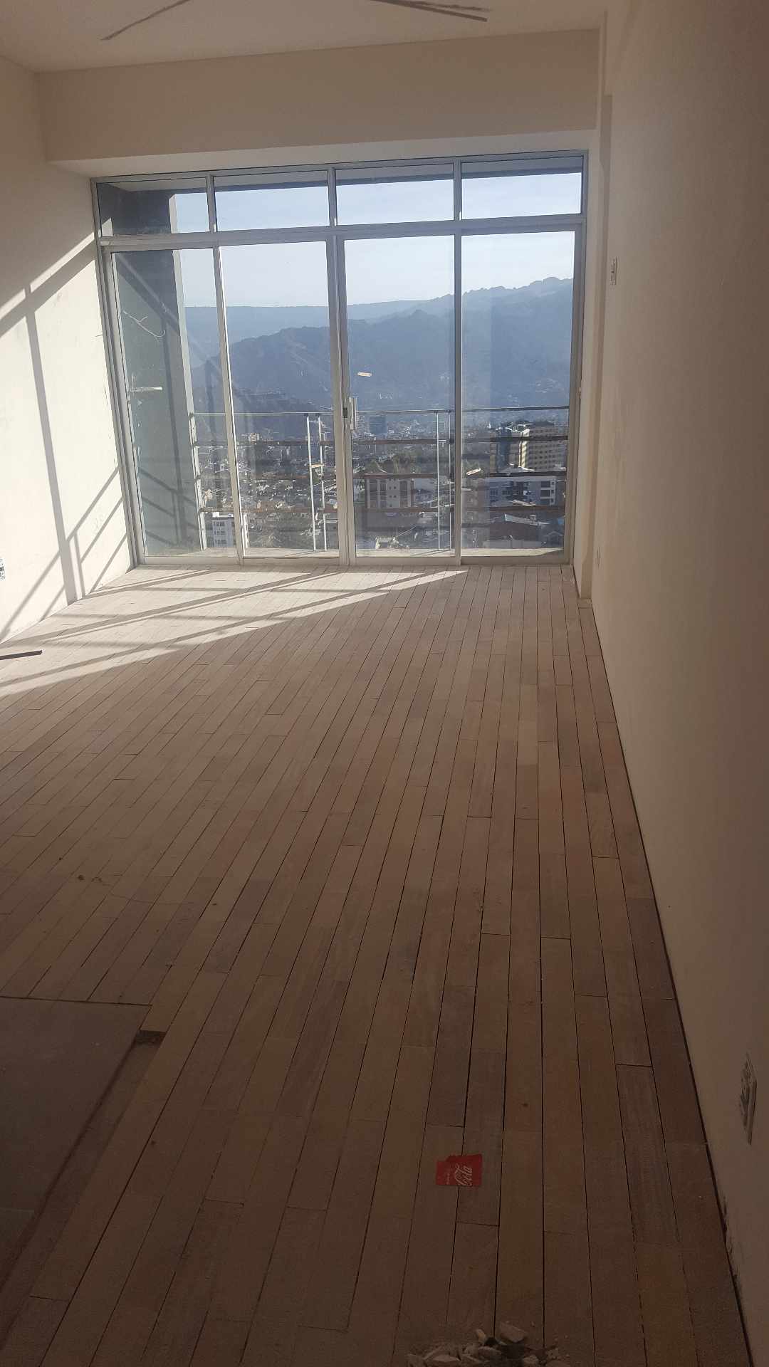 Departamento en Cota Cota en La Paz 3 dormitorios 3 baños 1 parqueos Foto 2