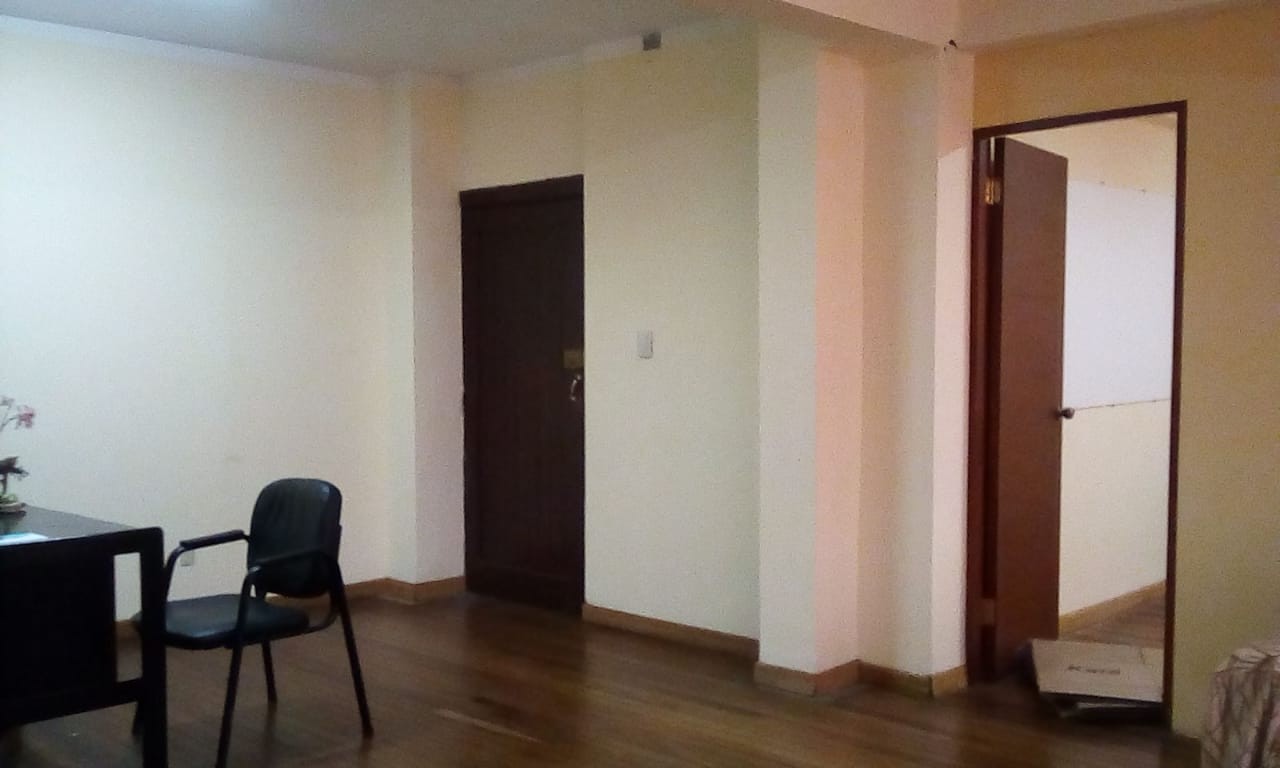 Oficina en Sopocachi en La Paz 2 dormitorios 1 baños  Foto 4