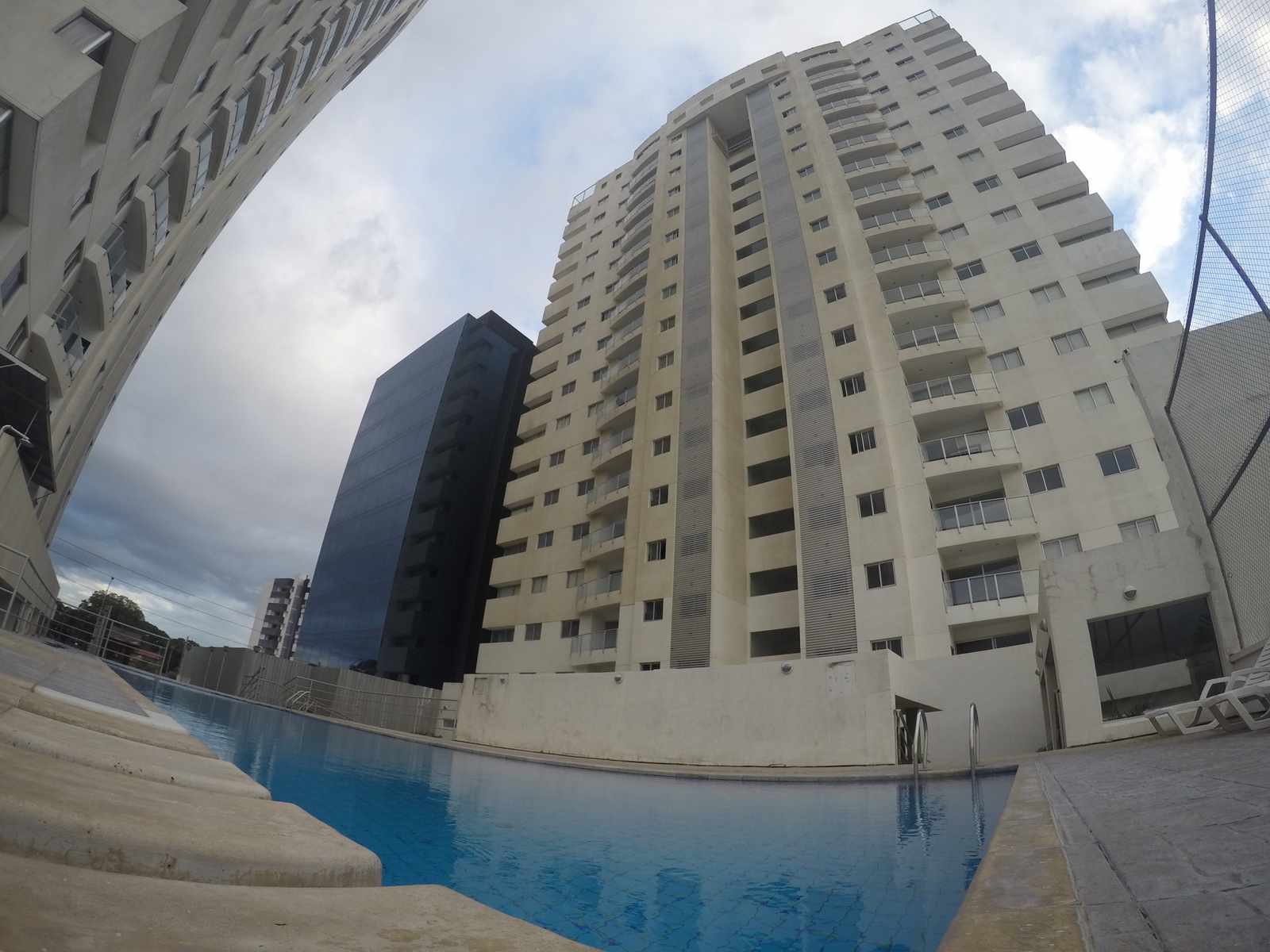 Departamento en AlquilerCondominio Gardenia Torre Norte [Av. Beni y 4to. Anillo, Zona Parque Los Mangales 2], Departamento amoblado en alquiler de 2 suites + escritorio y dependencias con 2 parqueos techados y baulera. [1000$us., expensas incluidas.] Foto 12