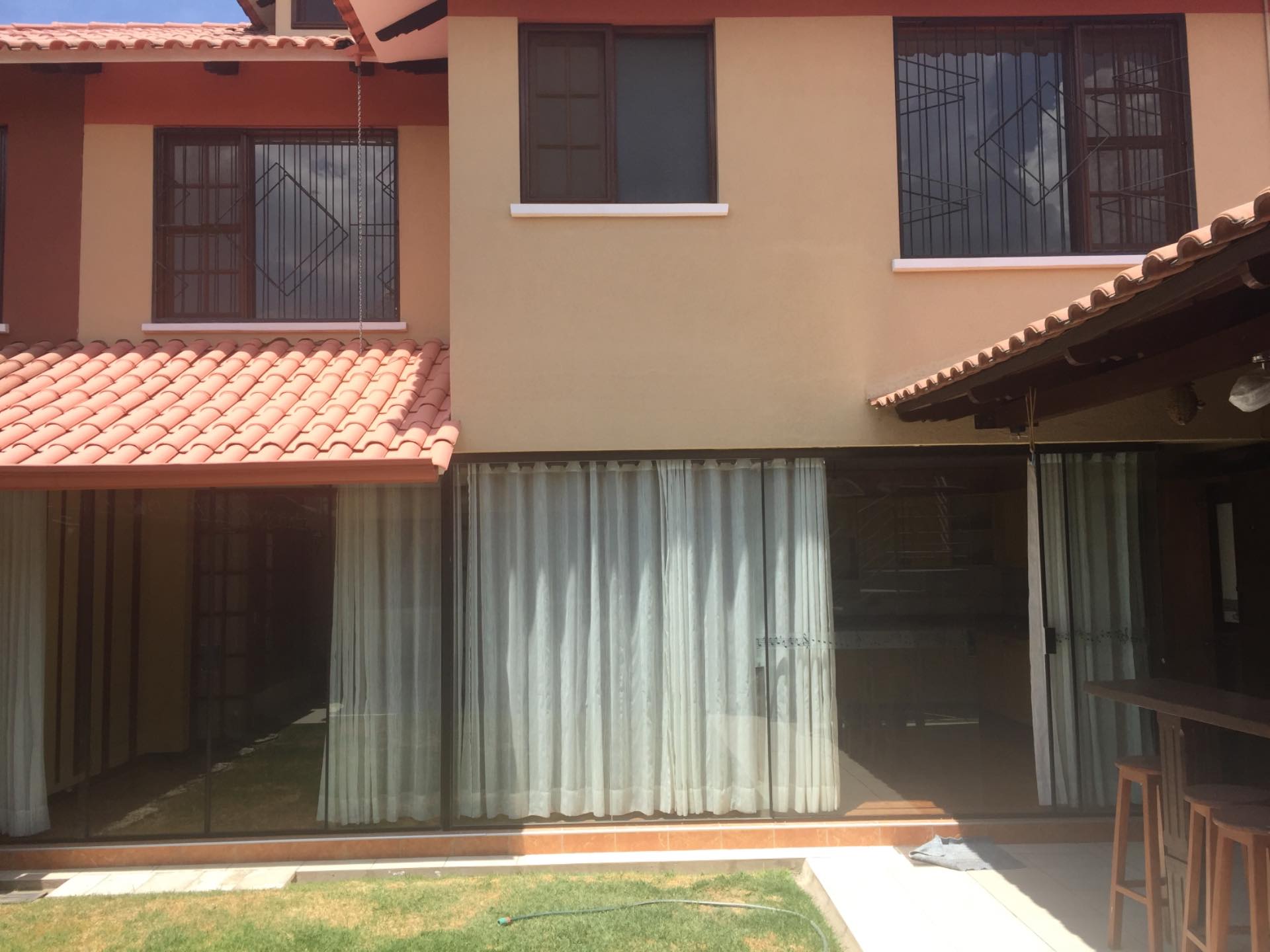 Casa en Sarco en Cochabamba 4 dormitorios 5 baños 2 parqueos Foto 3