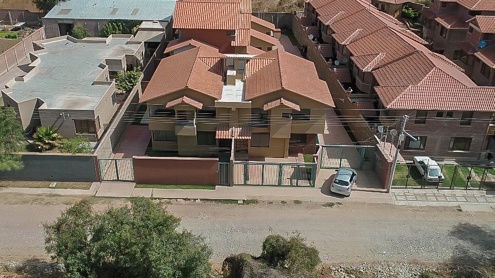 Casa en Sacaba en Cochabamba 3 dormitorios 3 baños 2 parqueos Foto 2