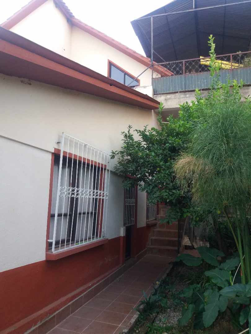 Casa en Aranjuez en Cochabamba 8 dormitorios 4 baños 3 parqueos Foto 13