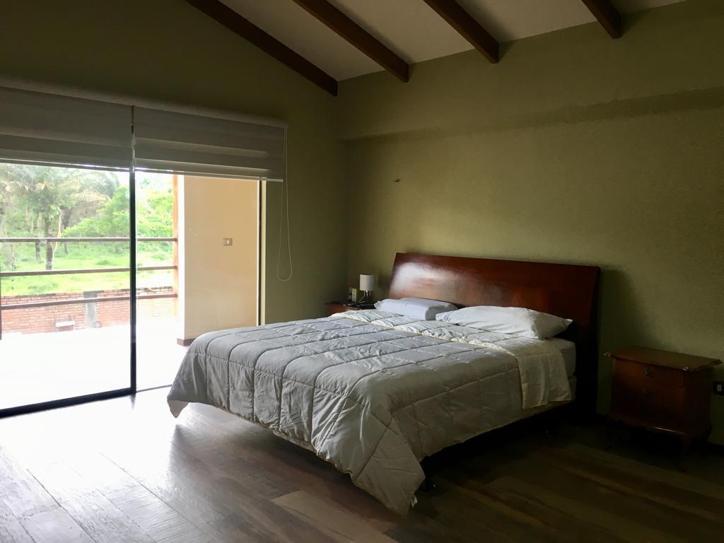 Casa en Urubó en Santa Cruz de la Sierra 3 dormitorios 6 baños  Foto 4