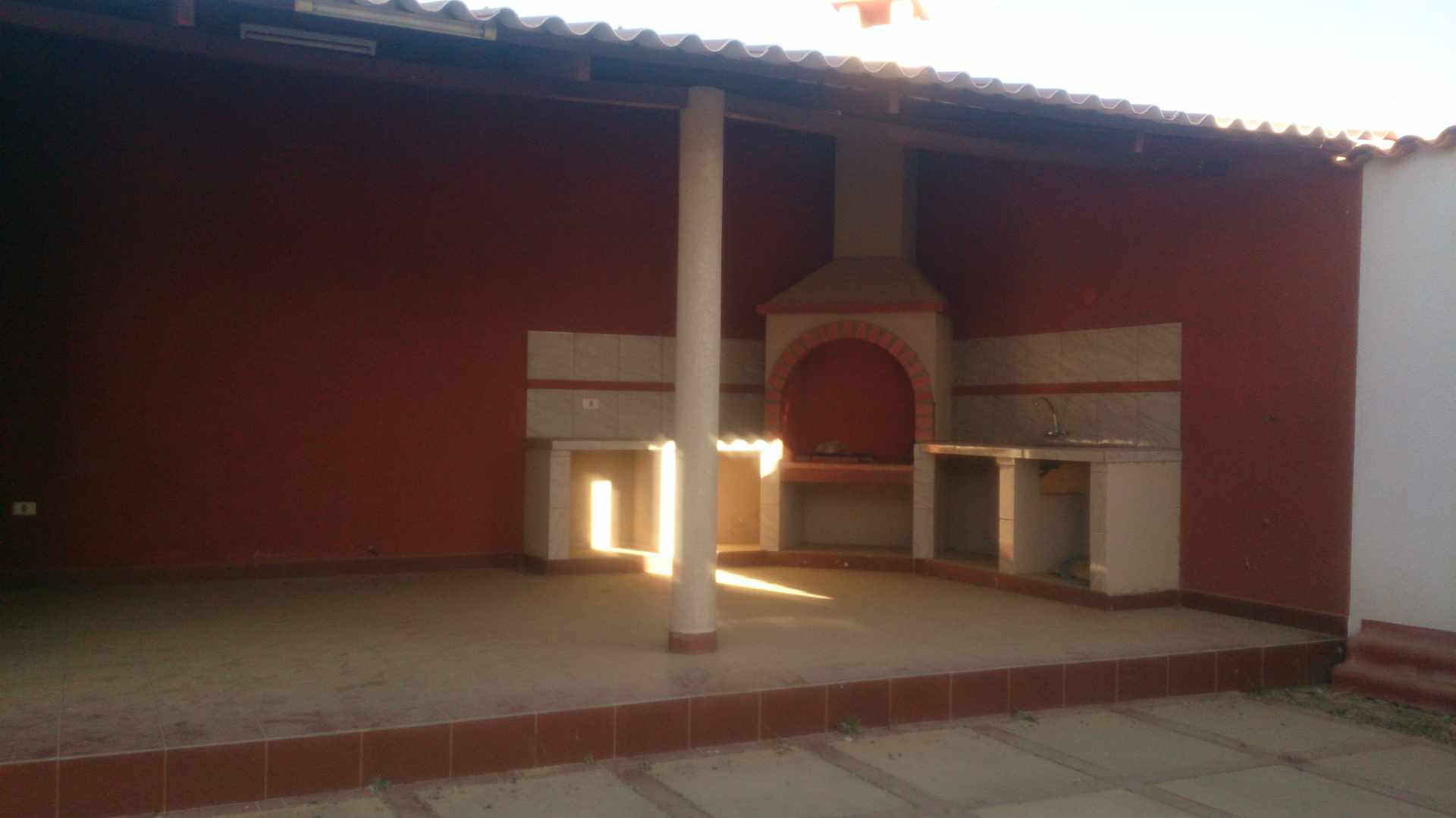 Casa en Barrio El Constructor en Tarija 3 dormitorios 4 baños 2 parqueos Foto 4