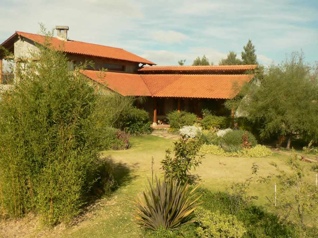 Casa en Tiquipaya en Cochabamba 3 dormitorios 3 baños 5 parqueos Foto 3