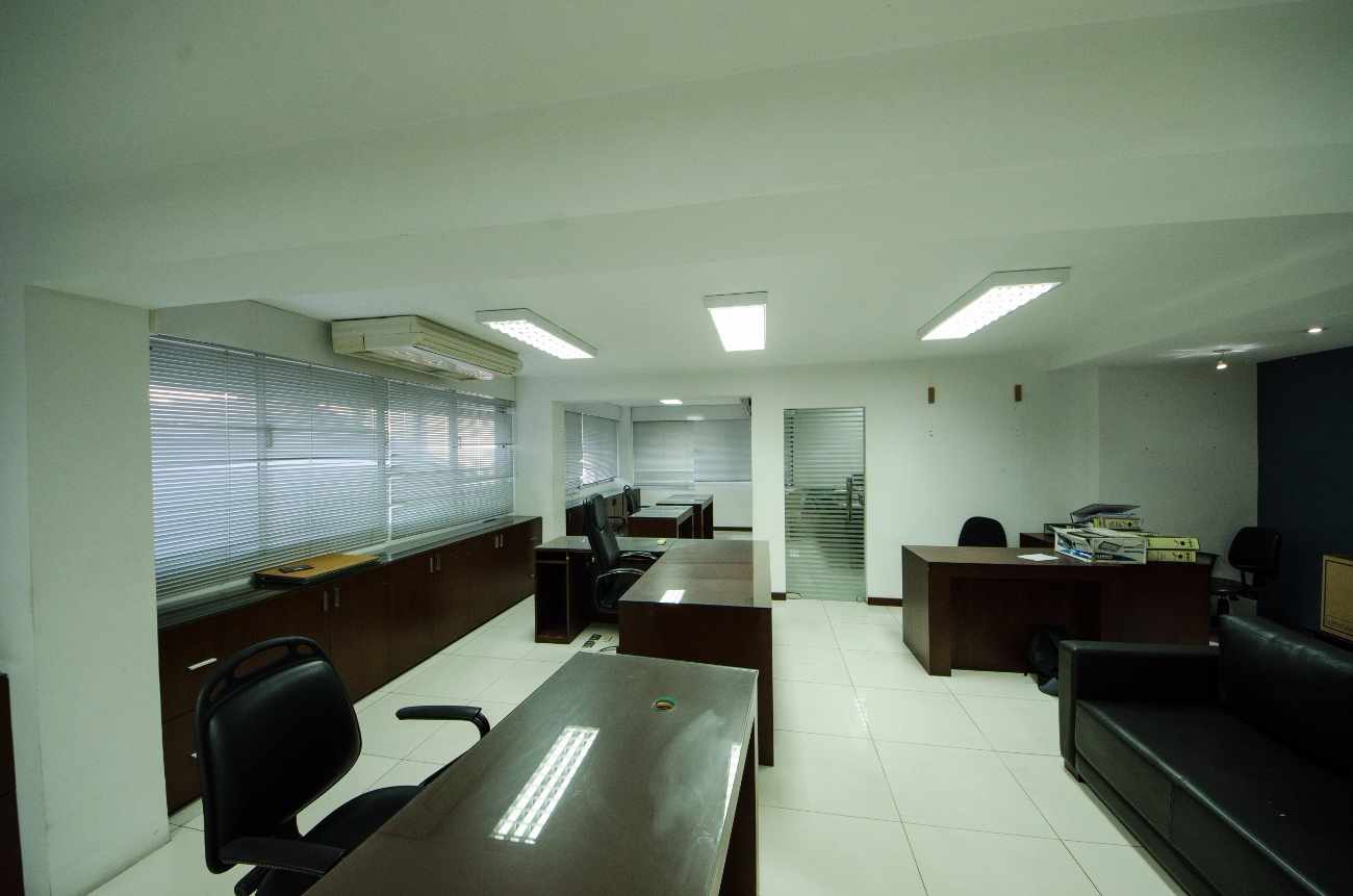 Oficina Céntrica Oficina en Alquiler, Edificio Santa Cruz, calle Ayacucho esquina 21 de Mayo Foto 4