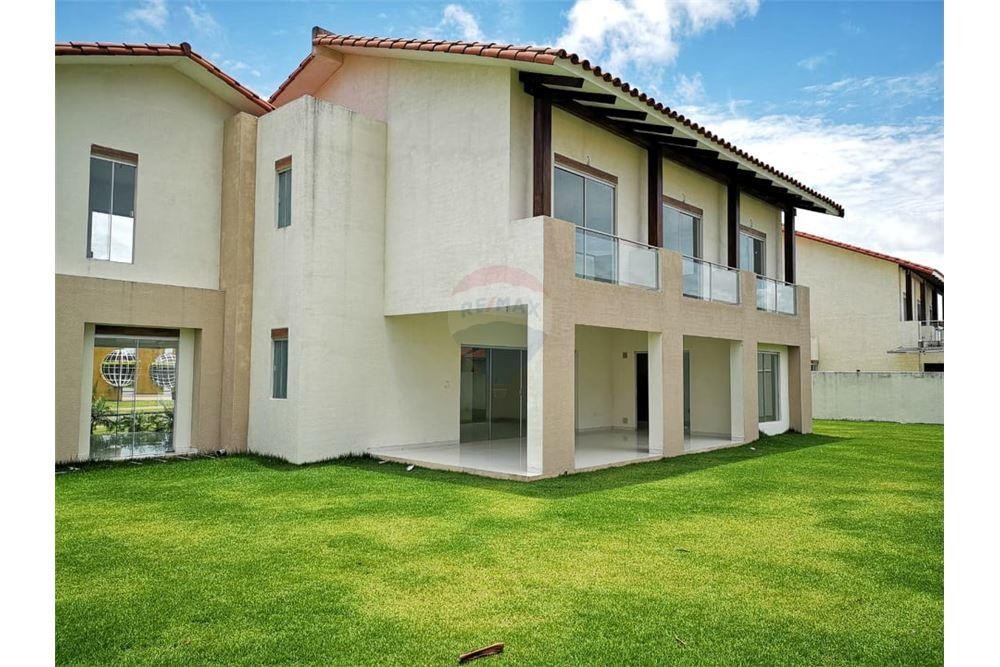 Casa en Urubó en Santa Cruz de la Sierra 5 dormitorios 5 baños 3 parqueos Foto 2