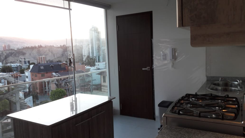 Departamento en Los Pinos en La Paz 4 dormitorios 4 baños 1 parqueos Foto 13