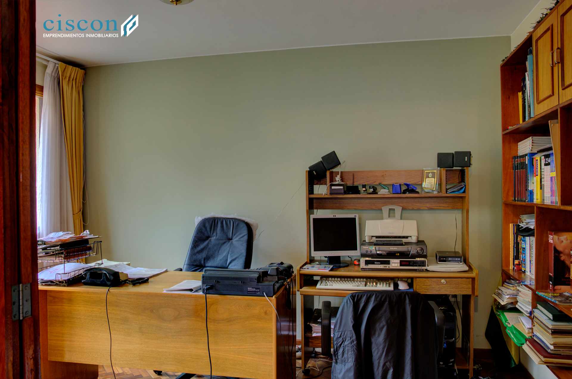 Casa en VentaAchumani, Zona Colegio Franco Boliviano 4 dormitorios 3 baños 3 parqueos Foto 2