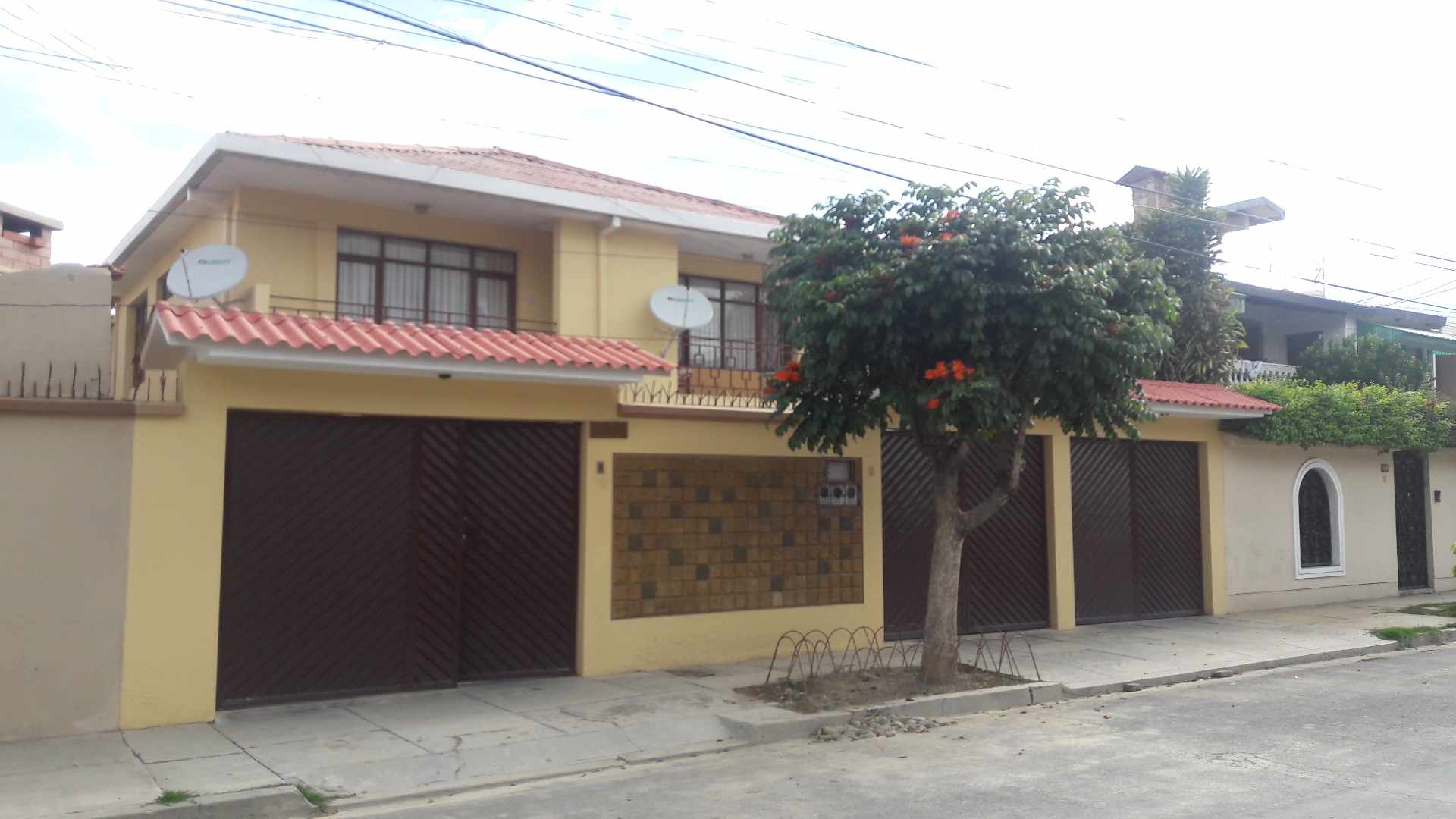 Casa en VentaZona parque Demetrio Canelas calle Jesús Aguayo esquina Andrés bello.  2 baños 1 parqueos Foto 2