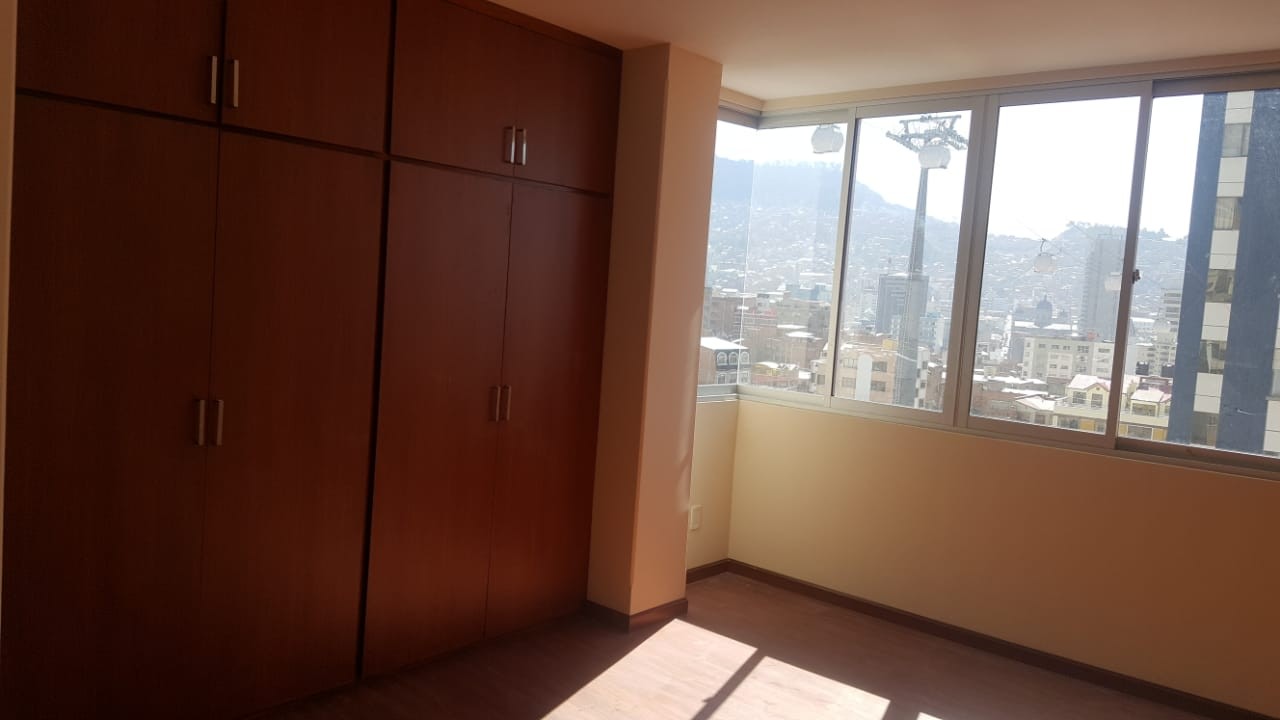 Departamento en San Pedro en La Paz 3 dormitorios 3 baños  Foto 1