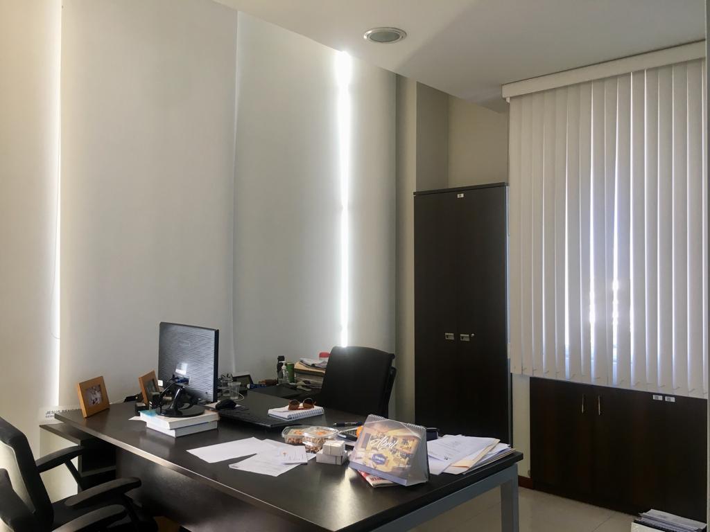 Oficina en AlquilerEdif. Cubo II - Centro Empresarial 3 dormitorios 2 baños  Foto 3