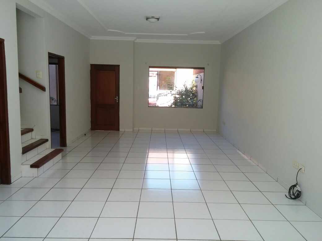 Casa en AlquilerZONA AV. MUTUALISTA y PARAGUA - DENTRO DEL 4TO ANILLO - CASA DE 3 DORM EN ALQUILER 3 dormitorios 4 baños 2 parqueos Foto 1