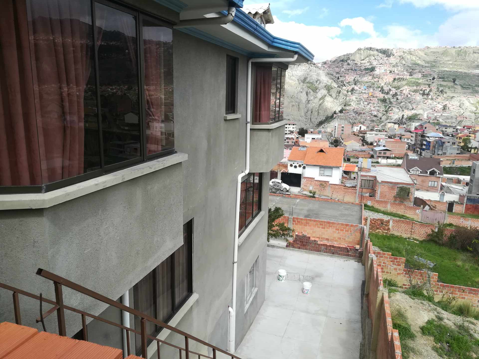 Casa en Alto Irpavi en La Paz 4 dormitorios 2 baños 1 parqueos Foto 1