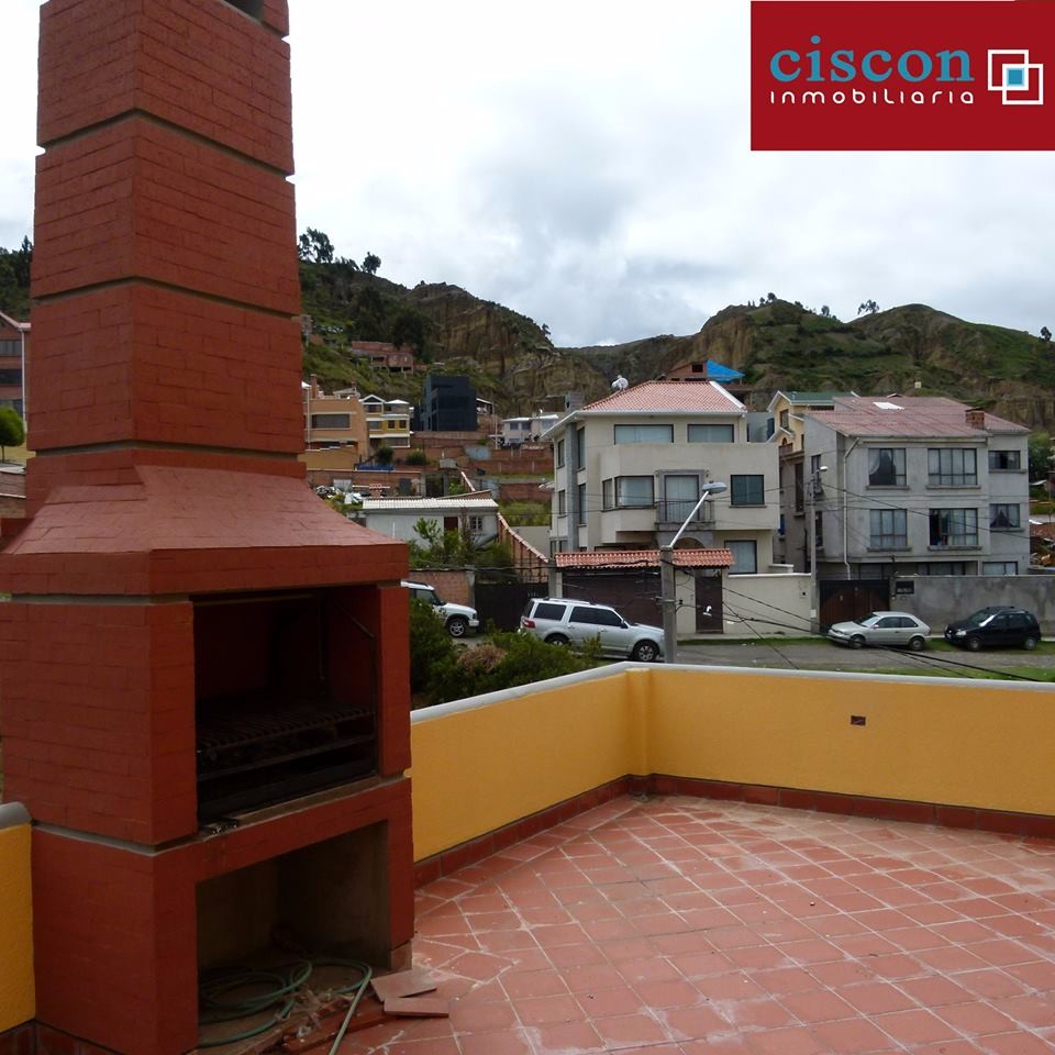 Casa en Achumani en La Paz 4 dormitorios 5 baños  Foto 3