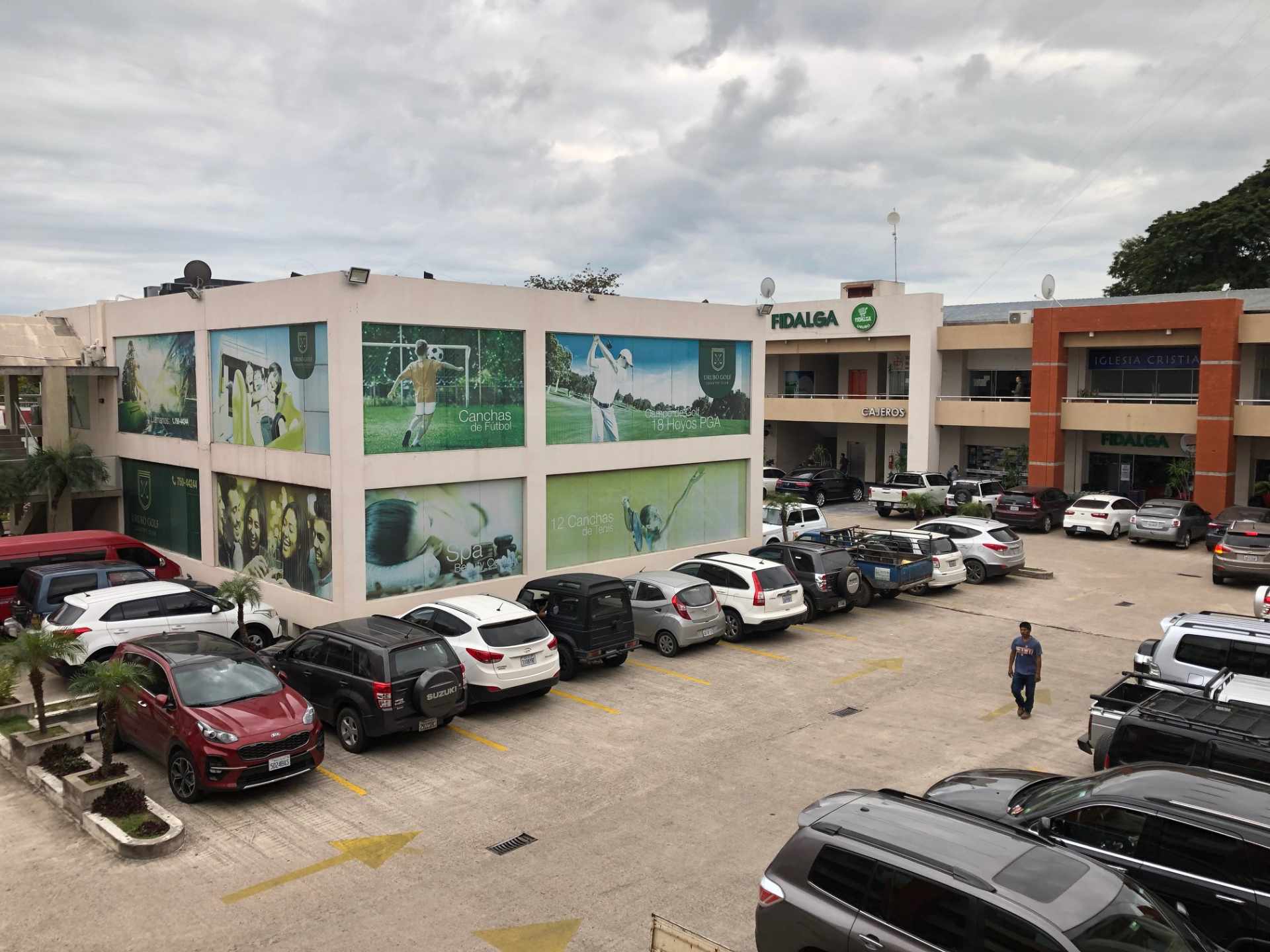 Local comercial en Urubó en Santa Cruz de la Sierra  1 baños  Foto 2