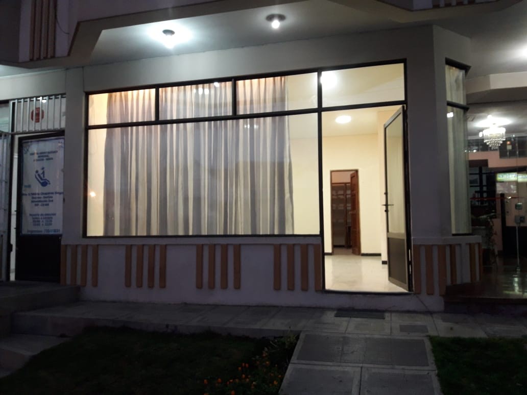 Local comercial en AlquilerAv. Jaimes Freyre No. 2950, esquina Plaza Adela Zamudio. Planta baja del Edificio Épocas. Foto 4