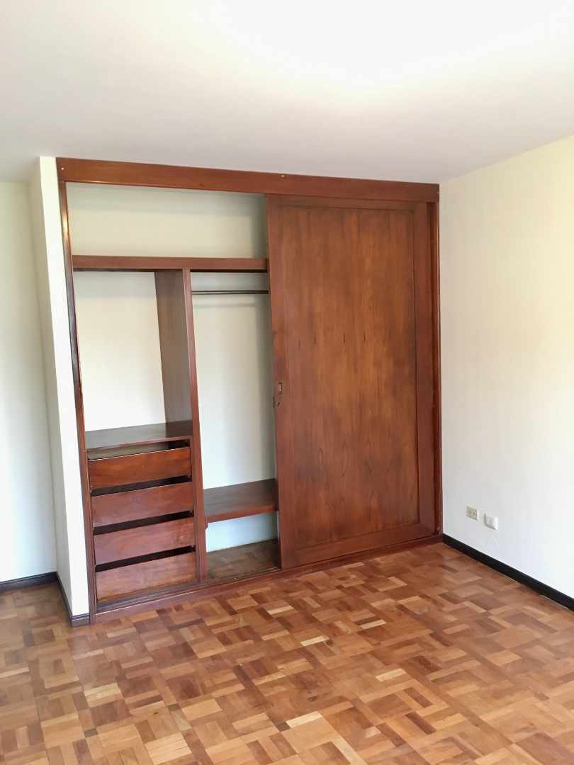 Departamento en VentaAv. Sanchez Lima Esq. Aspiazu, Edif. Orion piso 15.  Zona sopocachi. 3 dormitorios 2 baños 1 parqueos Foto 5