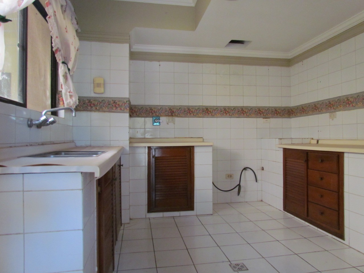 Casa en Entre 4to y 5to anillo Sur en Santa Cruz de la Sierra 4 dormitorios 4 baños 2 parqueos Foto 14