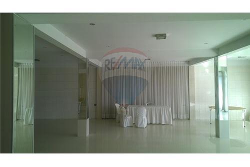 Local comercial en AlquilerAv. Circunvalación casi Av. Melchor Urquidi Foto 16