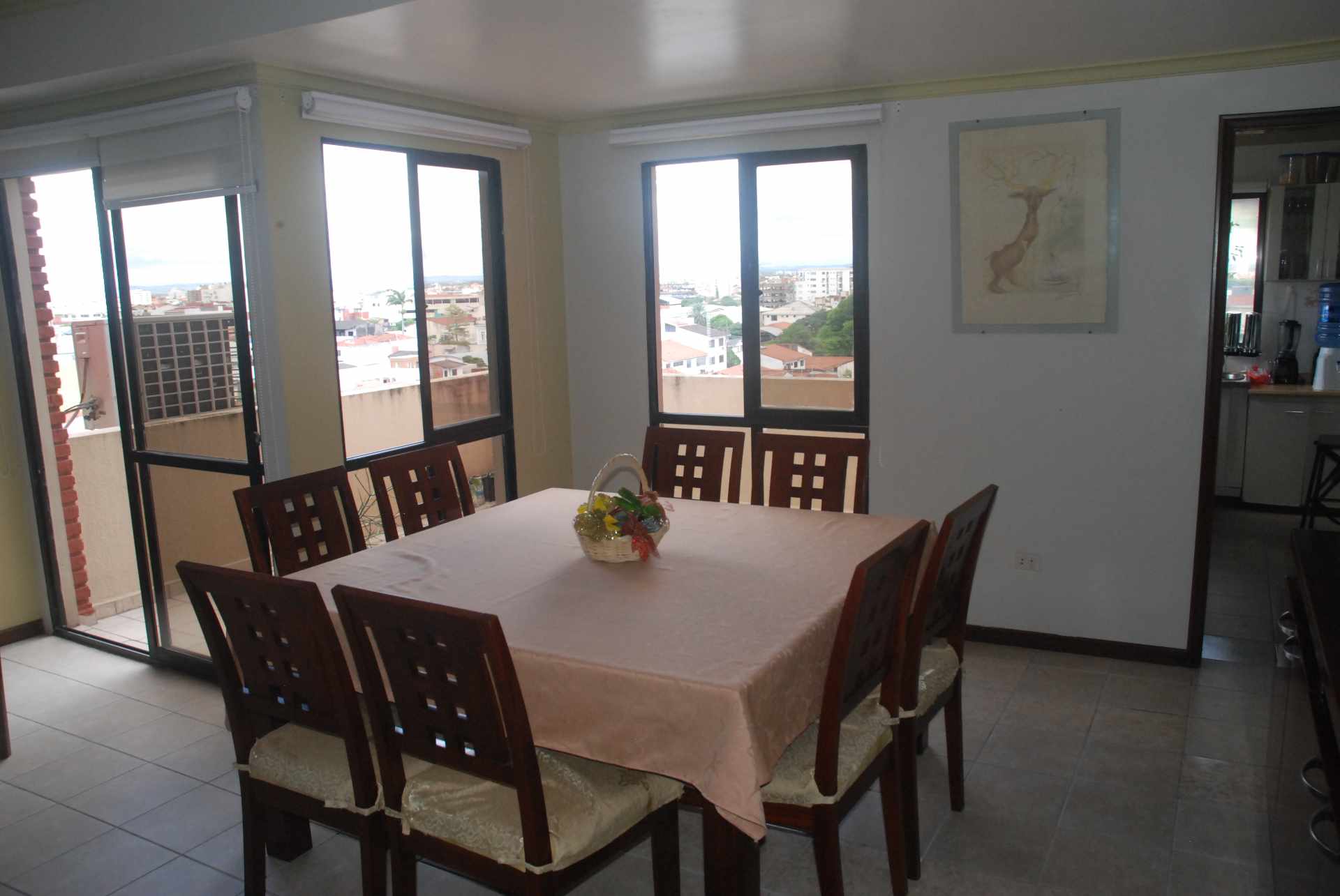 Departamento en VentaCalle Libertad cerca calle Andres Ibañez 3 dormitorios 5 baños 1 parqueos Foto 1