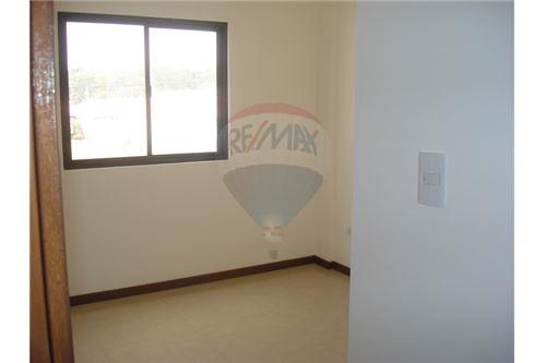 Departamento en Entre 2do y 3er anillo Oeste en Santa Cruz de la Sierra  2 baños  Foto 4