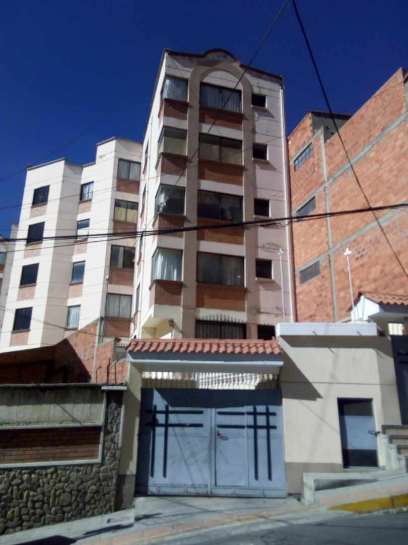 Departamento en San Pedro en La Paz 3 dormitorios 2 baños  Foto 12
