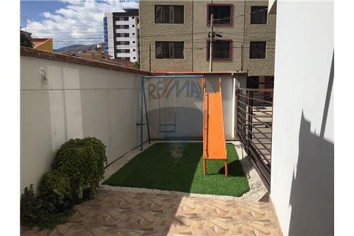 Departamento en Aranjuez en Cochabamba 4 dormitorios 3 baños 1 parqueos Foto 6