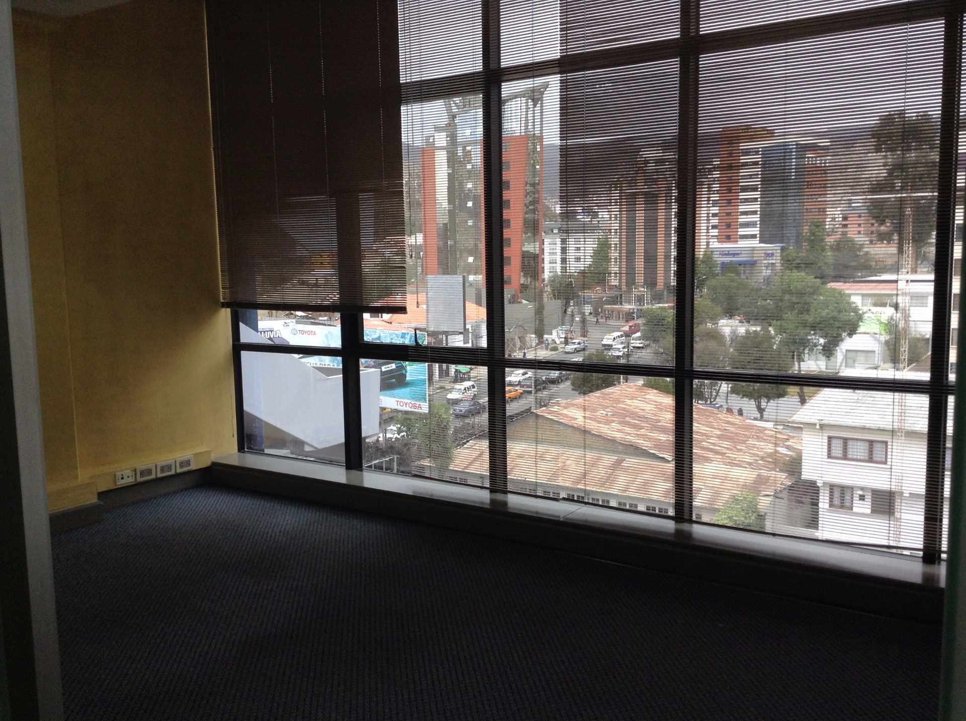 Oficina en Calacoto en La Paz 6 dormitorios 1 baños  Foto 8