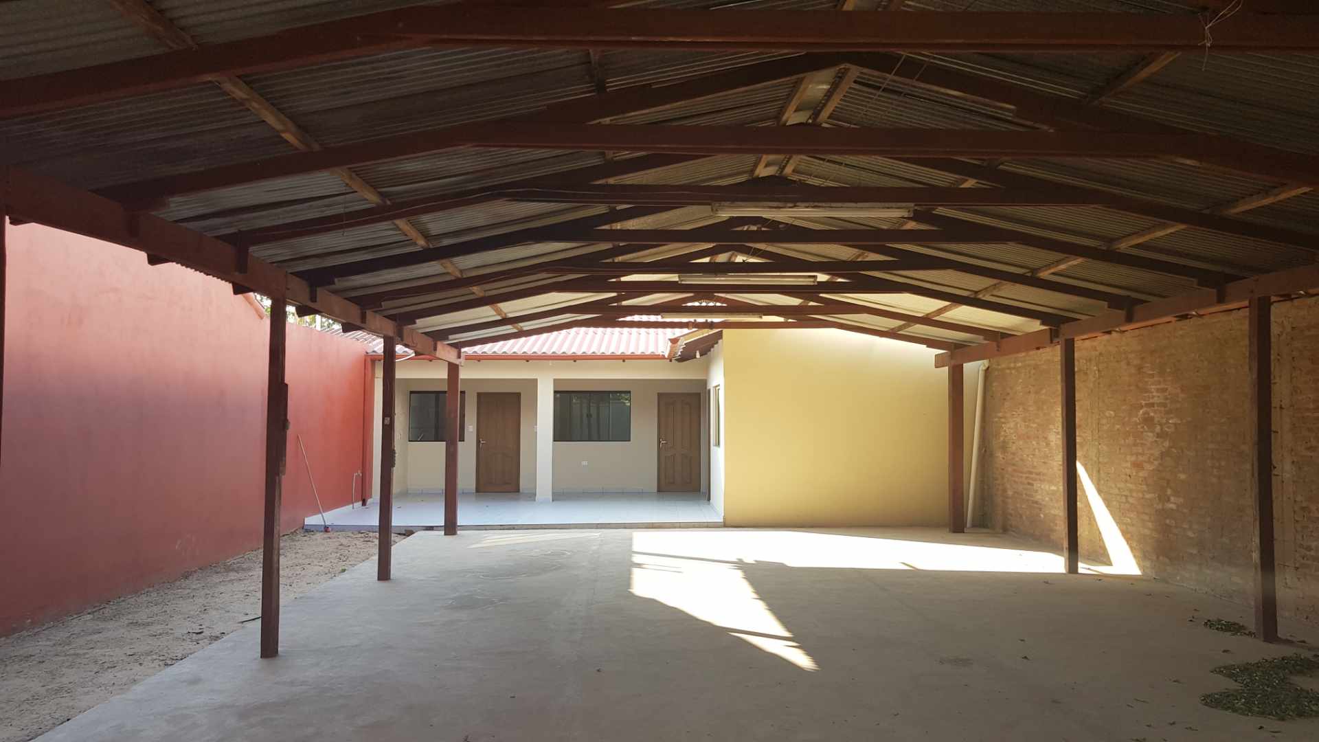 Casa Zona av. Centinelas del Chaco a 2 cuadras del mercado el fuerte  Foto 3