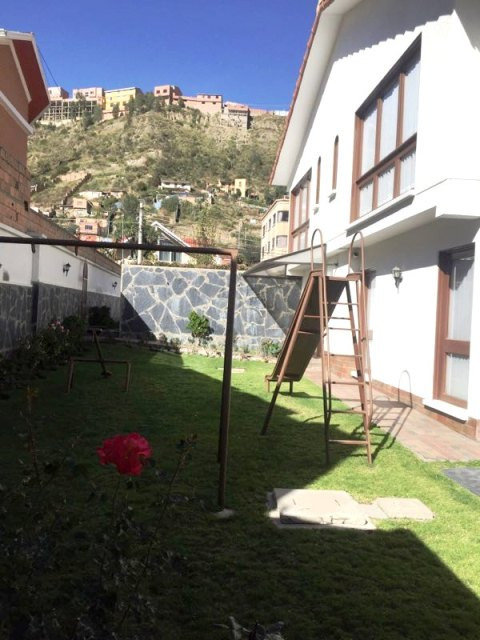 Casa en Irpavi en La Paz 3 dormitorios 4 baños 2 parqueos Foto 2