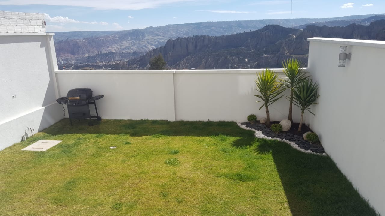 Casa en Achumani en La Paz 6 dormitorios 6 baños 3 parqueos Foto 2