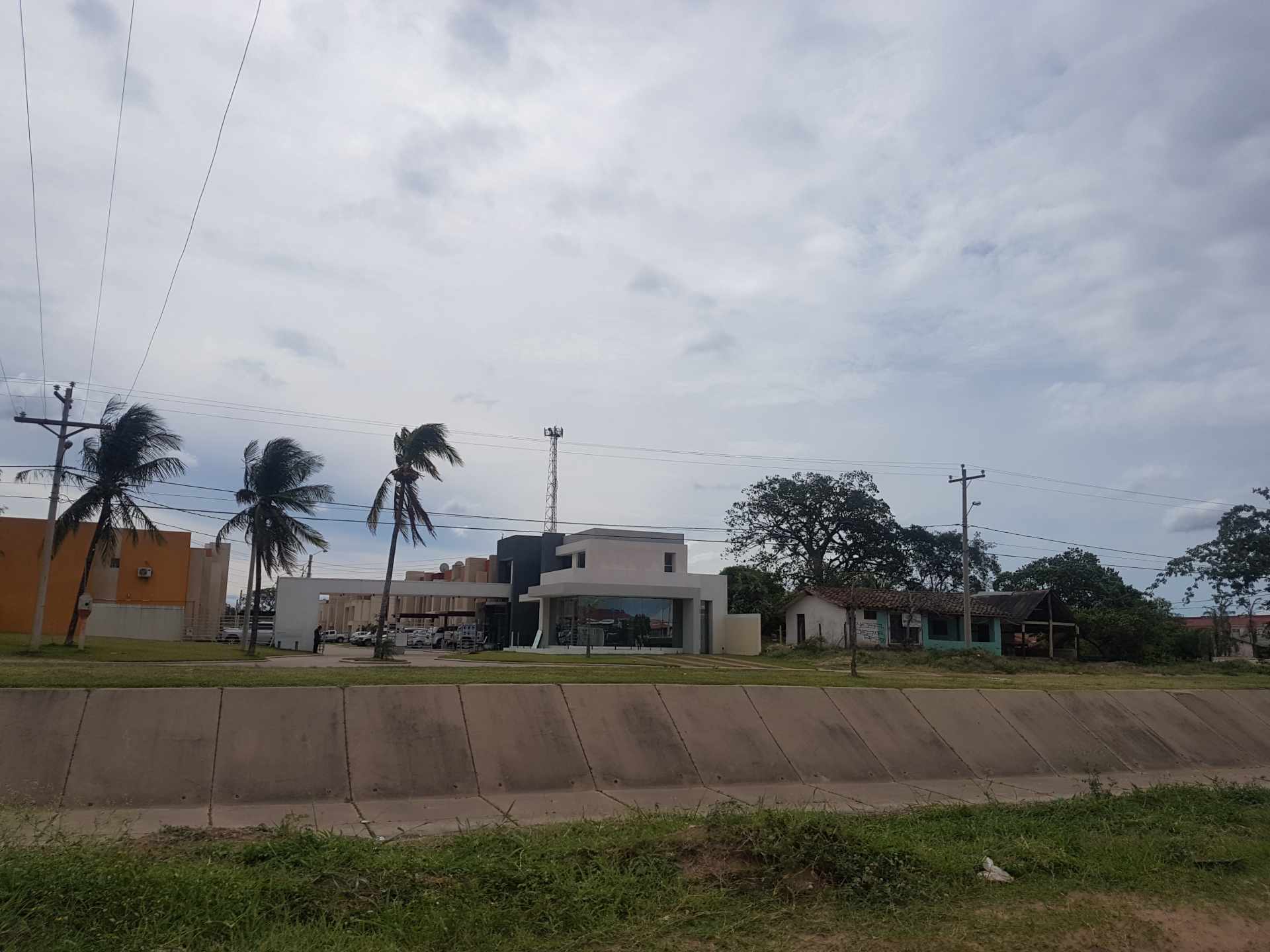 Casa en Entre 6to y 7mo anillo Norte en Santa Cruz de la Sierra 2 dormitorios 1 baños 2 parqueos Foto 15