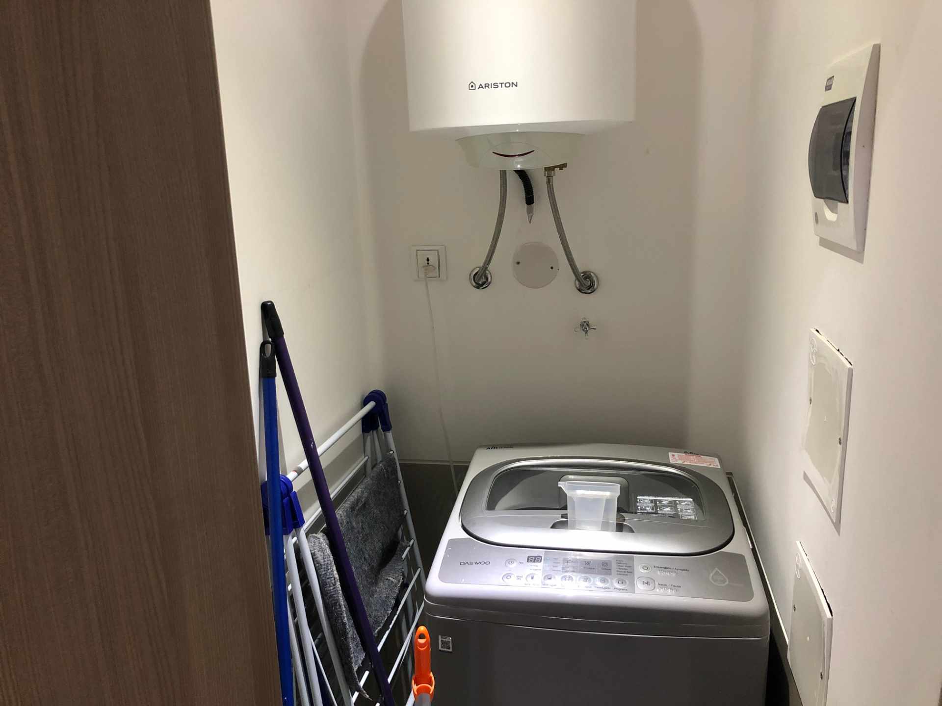 Departamento en VentaCondominio Onix [Equipetrol Norte], Departamento monoambiente full amoblado de lujo en venta, con parqueo techado. [88000$us.] Foto 2